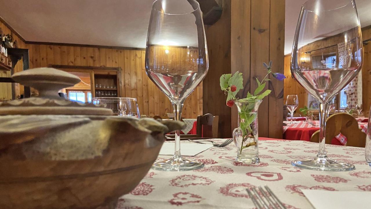 Locanda Ristorante Bar Del Lago ชามัวส์ ภายนอก รูปภาพ